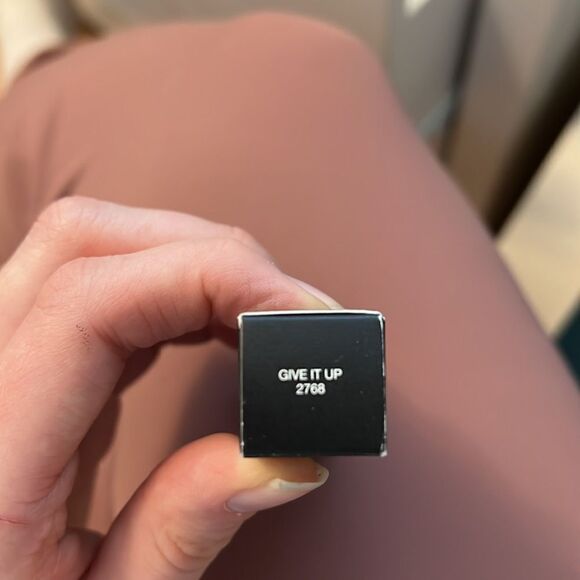 NARS Powermatte Lip Pigment in Give it Up - Picture 5 of 5